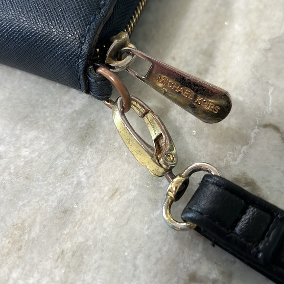 Michael Kors • Wristlet • Wallet - Picture 3 of 6